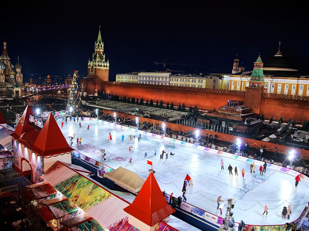 Где можно покататься на коньках в Москве